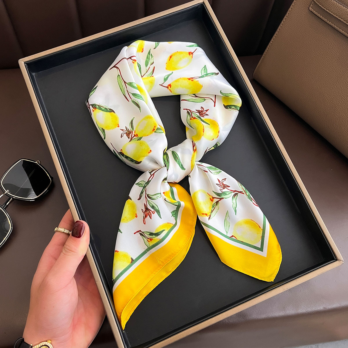 2025 New Yellow Lemon Print Sq - Silk Tie Woven 리뷰 및 가격