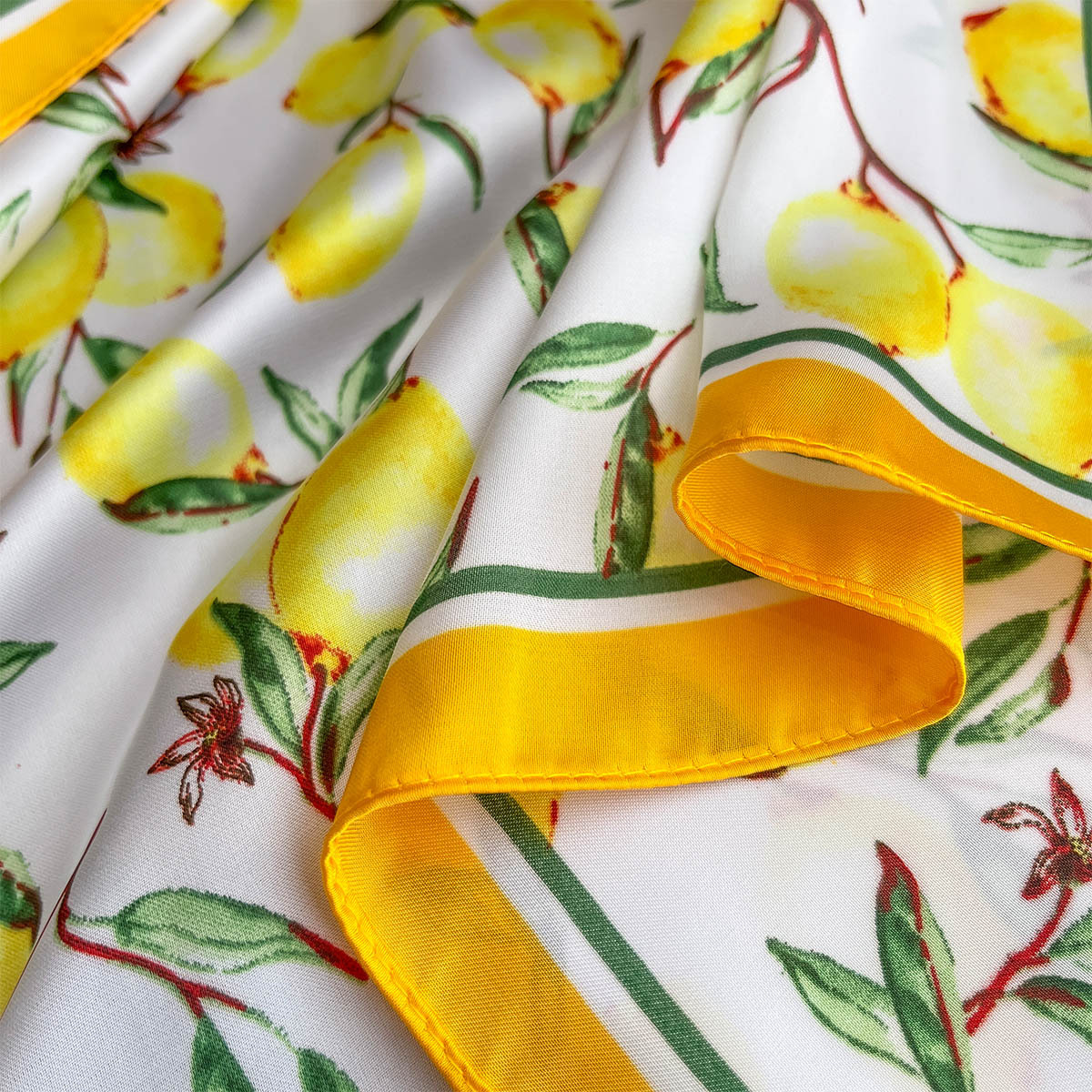 2025 New Yellow Lemon Print Sq - Silk Tie Woven 리뷰 및 가격